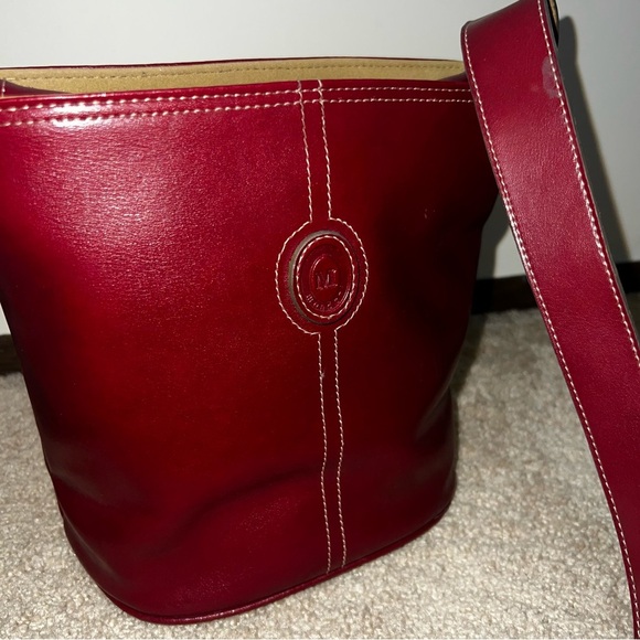 Mondani New York Red Faux Leather Bucket Purse - Picture 5 of 13